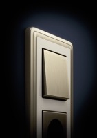 Gira ClassiX, рамка бронза-кремовый/вставка бронза