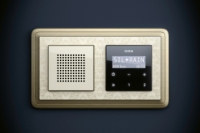 Радиоприемник скрытого монтажа с функцией RDS